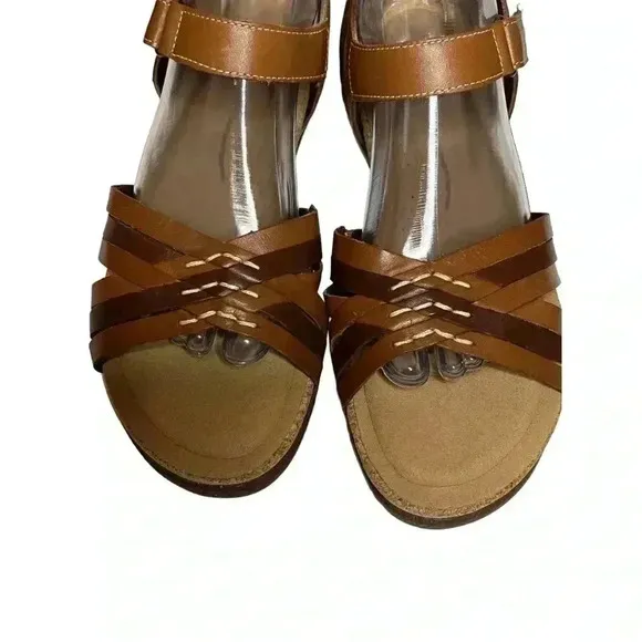 Women’s Clarks Sandals• Size 11•Genuine Leather Two Tone Brown•Brand New…