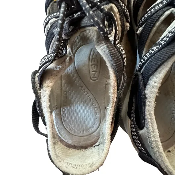 Women’s Keen Size 7.5 Black Whisper Closed Toe Sport Water Friendly Sandals