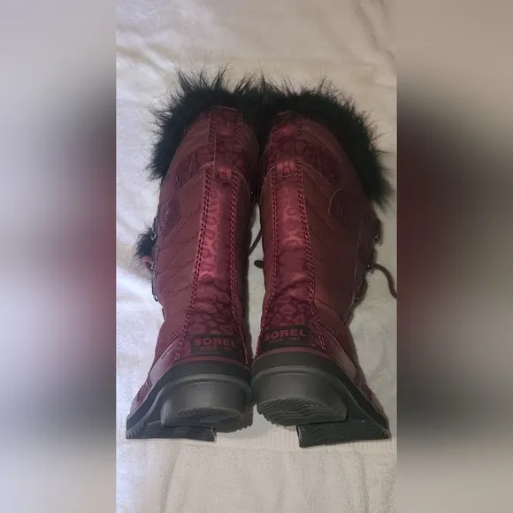 Women's Sorel Quilted Burgundy Winter Snow Boots