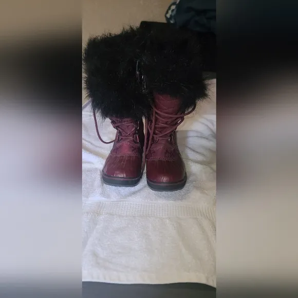 Women's Sorel Quilted Burgundy Winter Snow Boots