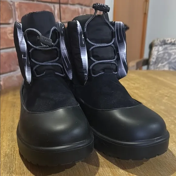 WOMENS US 7 UGG CLASSIC MAXI TOGGLE BOOT BLACK SUEDE WINTER SNOW GALOSH