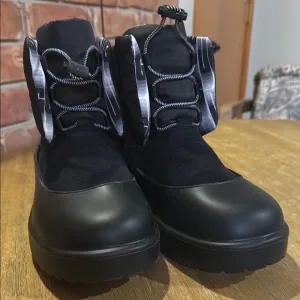WOMENS US 7 UGG CLASSIC MAXI TOGGLE BOOT BLACK SUEDE WINTER SNOW GALOSH