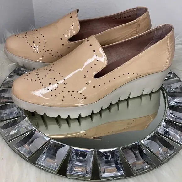 Wondersfly Nude Patent Leather Loafers 40