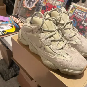 Yeezy Cream Sneakers 500