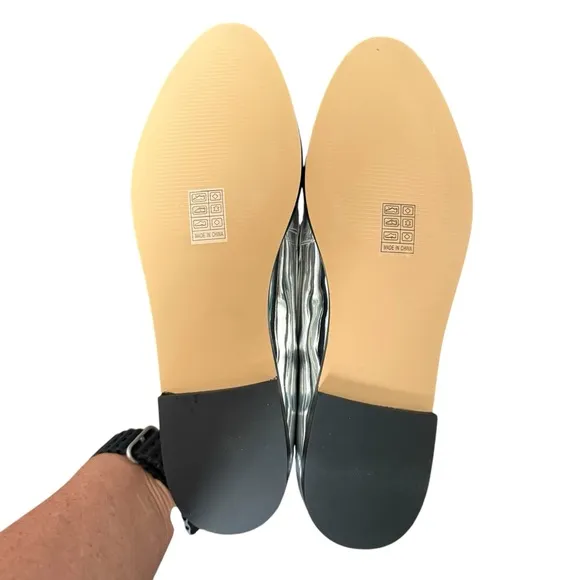 Yosi Samra Olivia Loafer Women’s Size 9.5 Silver New