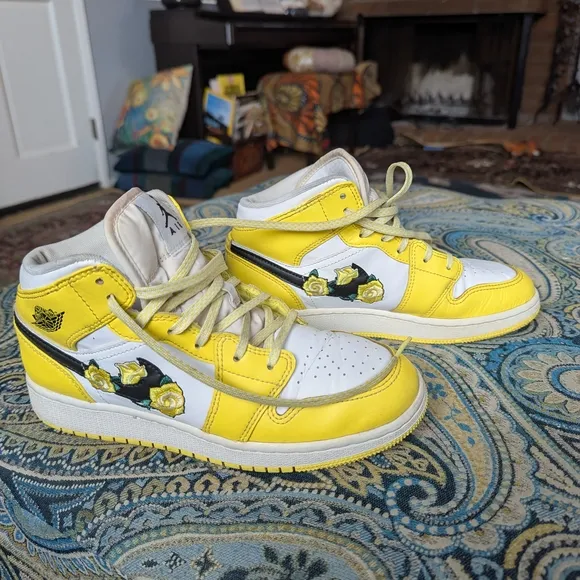 Youth 5y Nike Air Force 1 Dynamic Yellow Floral Edition