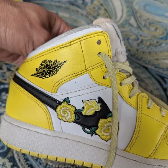 Youth 5y Nike Air Force 1 Dynamic Yellow Floral Edition
