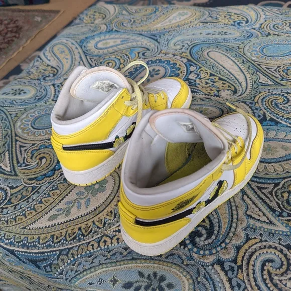 Youth 5y Nike Air Force 1 Dynamic Yellow Floral Edition