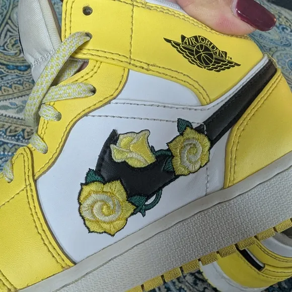 Youth 5y Nike Air Force 1 Dynamic Yellow Floral Edition