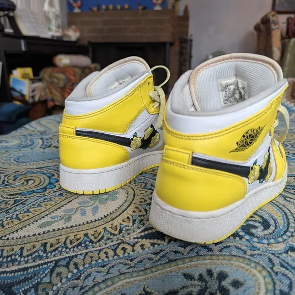 Youth 5y Nike Air Force 1 Dynamic Yellow Floral Edition