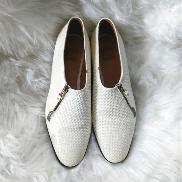 Zoe Lee Off White Textured Zipper Loafers